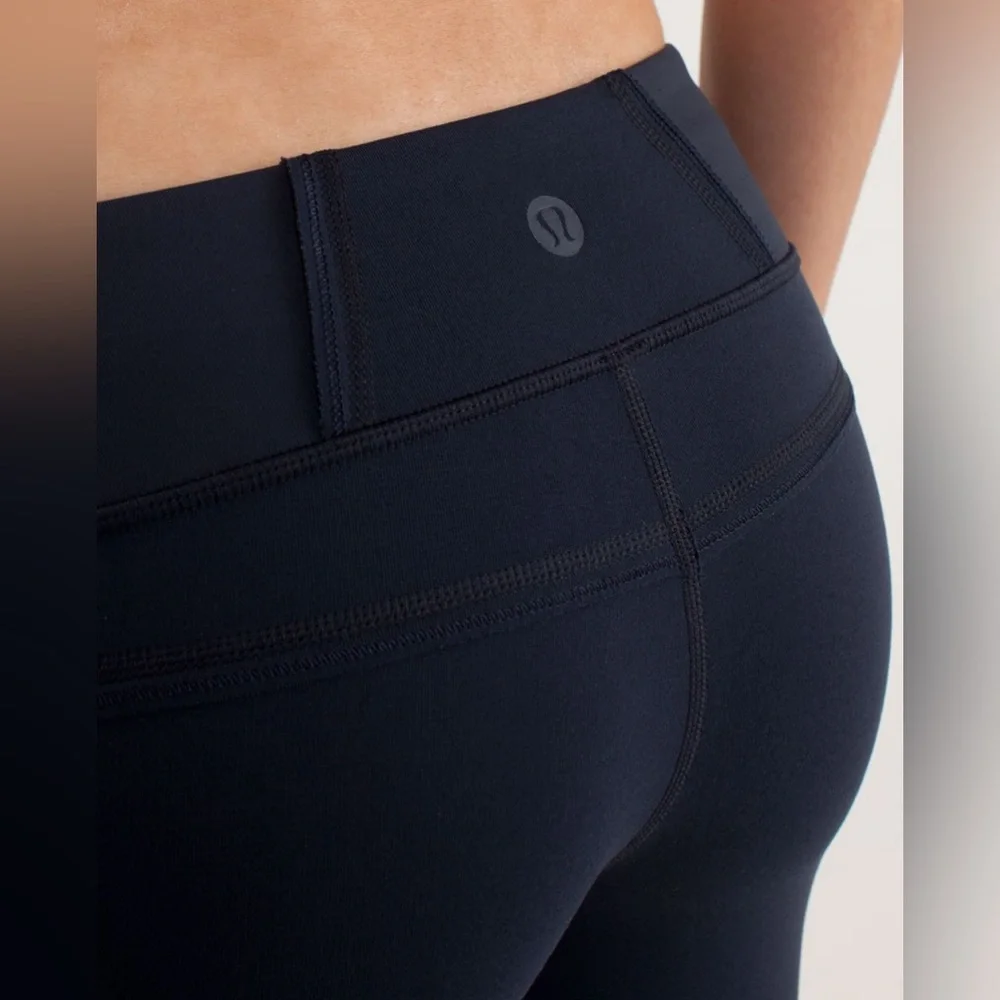 SOLD Lululemon Power Up Crop in Inkwell Size 6 - Picture 5 of 10